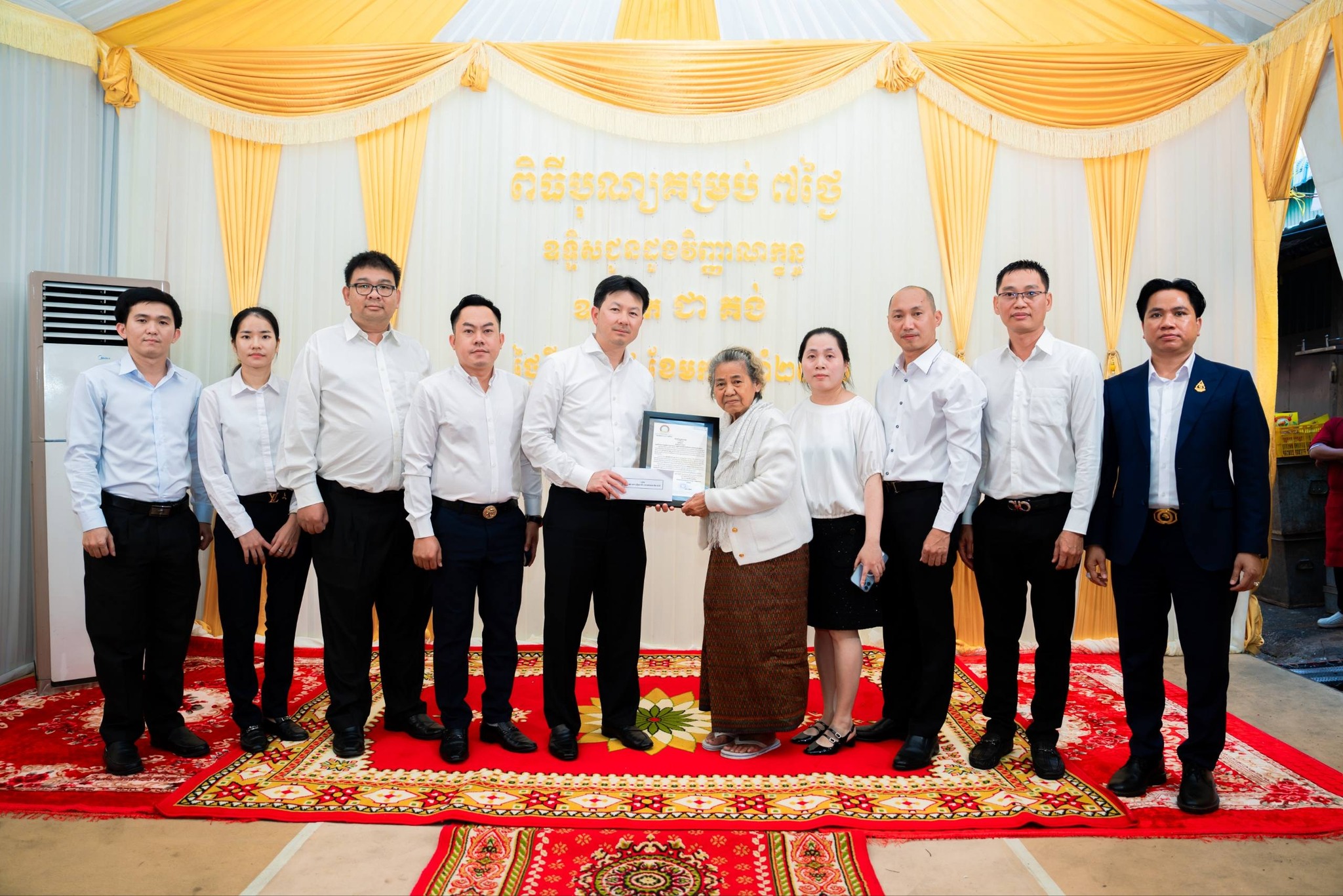 ឯកឧត្តម សុខ ពុទ្ធិវុធ អញ្ជើញចូលរួមរំលែកមរណទុក្ខ ឧកញ៉ា ជា ដាណា និងលោកជំទាវ ព្រមទាំងក្រុមគ្រួសា