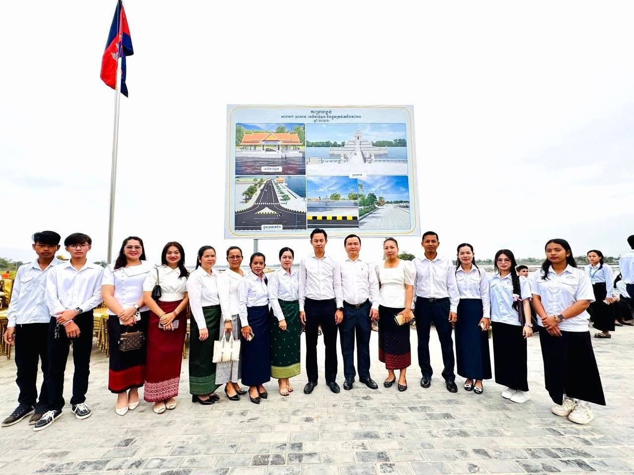 ស.ស.យ.ក. ខេត្តតាកែវ បានចូលរួមក្នុងពិធីក្រុងពាលីបញ្ចុះបឋមសិលាសាងសង់ប្រាសាទសិរិវីជយ មាត់បឹងតាកែវ