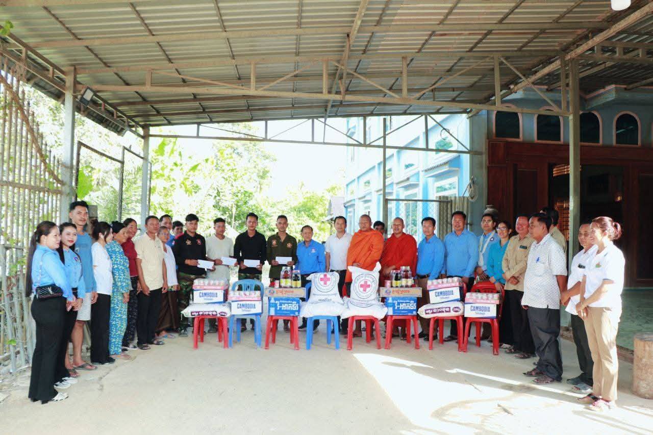 គណ:កម្មាធិការ ស.ស.យ.ក. ស្រុកគិរីវង់ បានចូលរួមអមដំណើរ ឯកឧត្តម ឧកញ៉ា វេជ្ជបណ្ឌិត នង សុវណ្ណរ័ត្ន បានចុះសាកសួរសុខទុក្ខក្រុមគ្រួសារវីរៈកងទ័ព និងវីរៈកងទ័ពជួរមុខចំនួន ០៥ នាក់